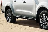 OEM bo�n� nerezov� n�lapy Nissan Navara D23 King Cab - �ern�