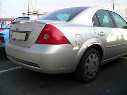 K��dlo Ford Mondeo III sedan