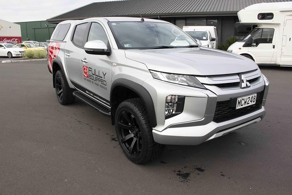 Mitsubishi l200 v