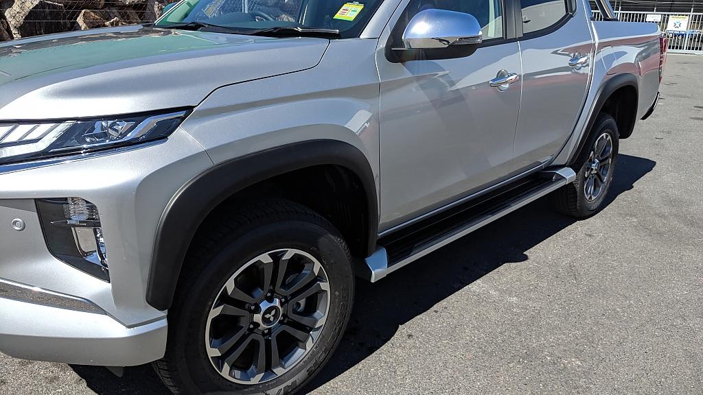 Mitsubishi l200 v