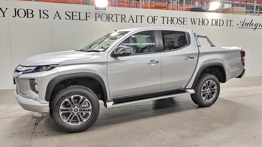 Mitsubishi l200 v