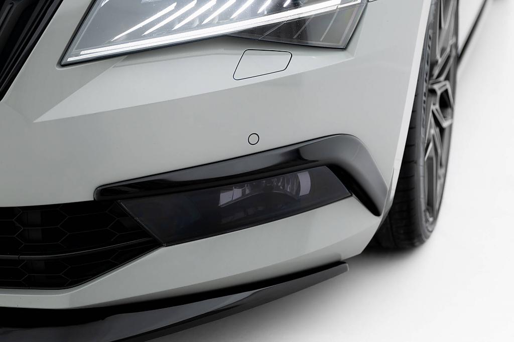 Ozdobn rmeky okolo mlhovek koda Superb III Liftback / Combi 