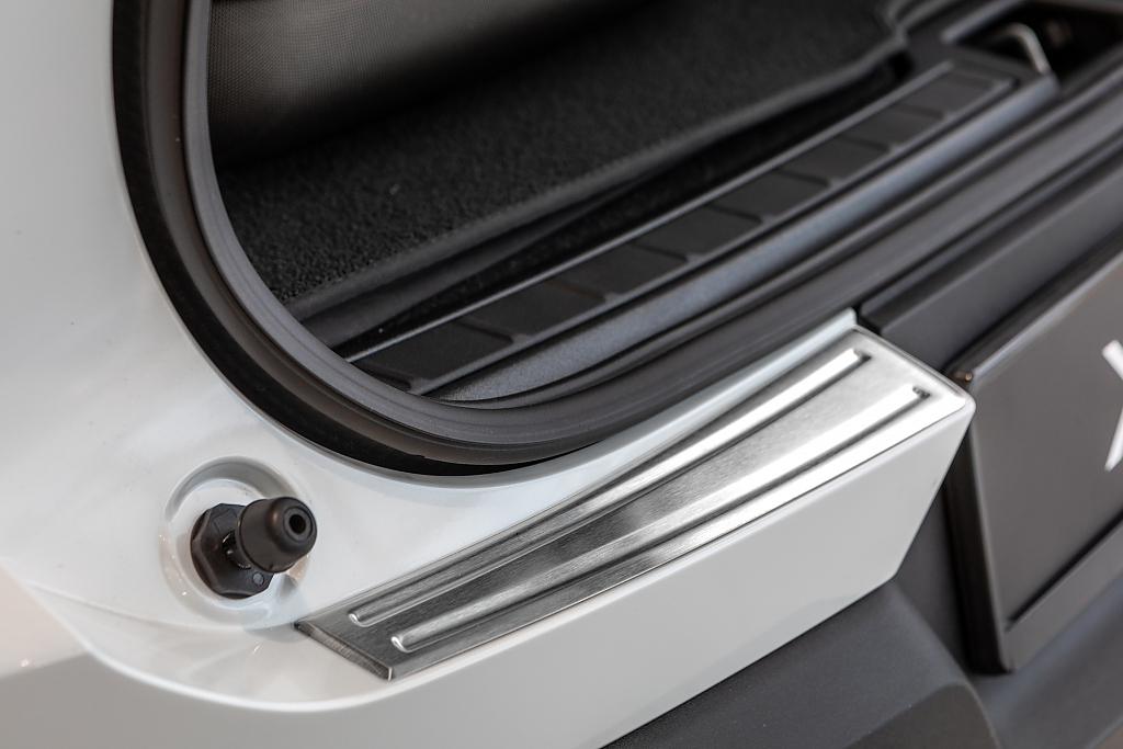 NEREZ kryt prahu zadnch dve Volvo XC40