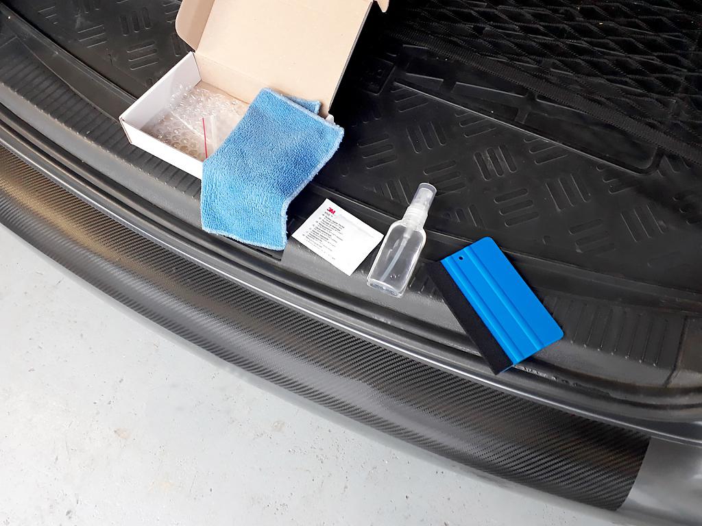 P�esn� karbonov� folie na zadn� n�razn�k Seat Arona 6P / Style / Xcellence / FR