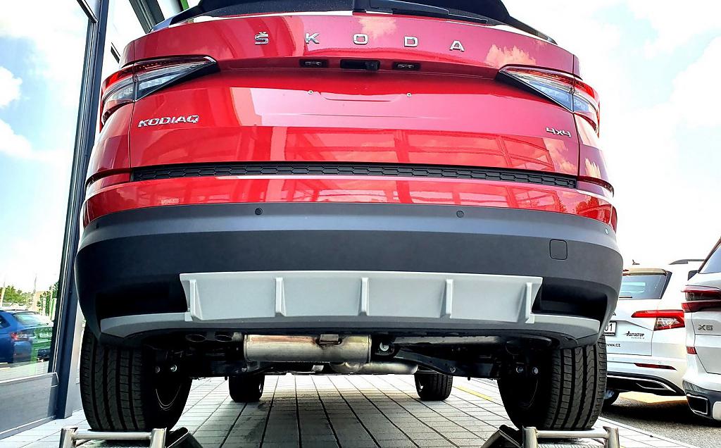 Difuzor zadnho nraznku koda Kodiaq - stbrn