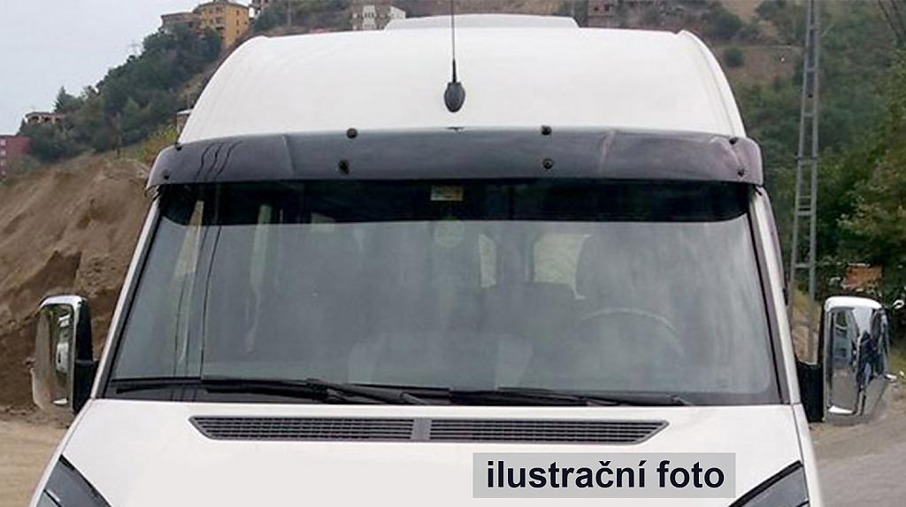 Slunen clona nad eln sklo Mercedes-Benz Atego III