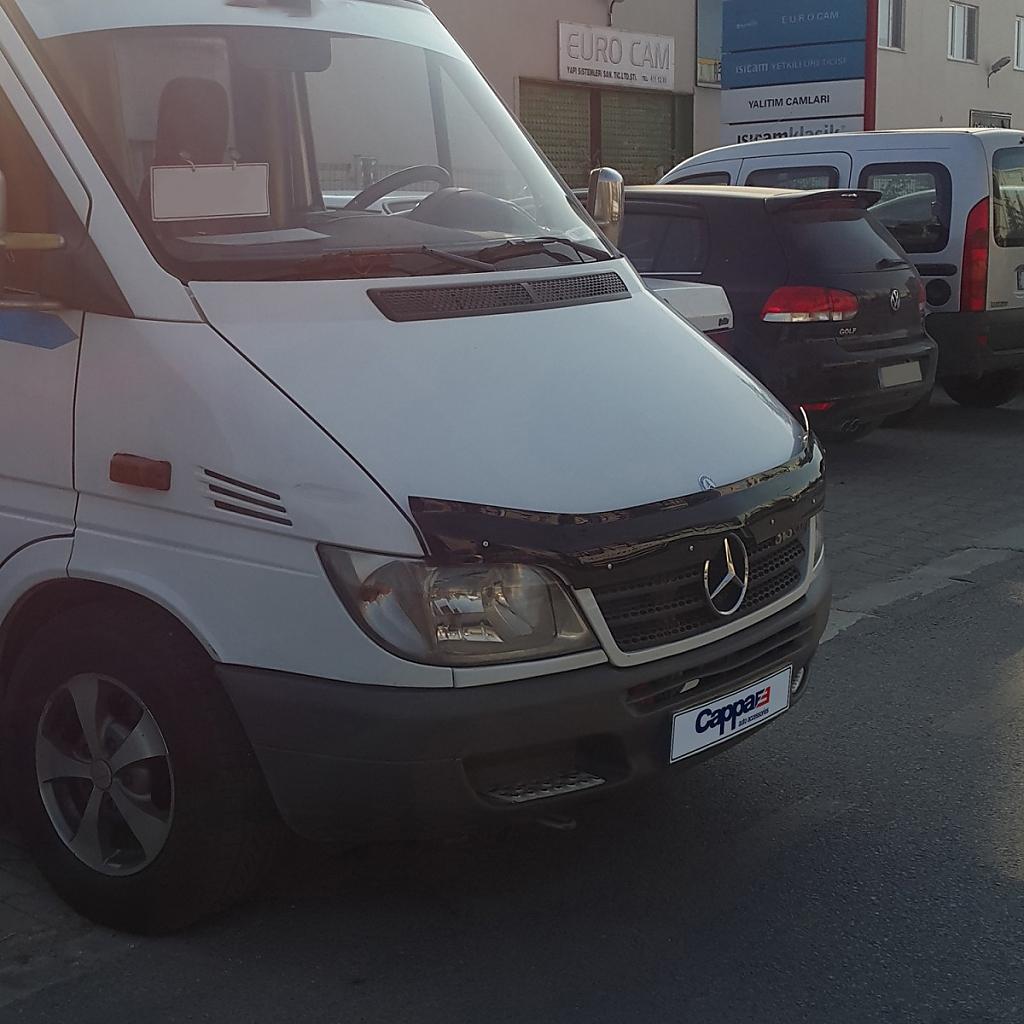 Plexi li�ta p�edn� kapoty Mercedes Sprinter W901