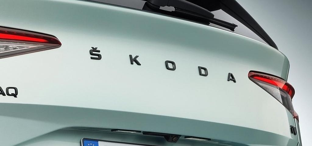 Zadn� st�edov� n�pis �KODA origin�l pro vozy Enyaq - �ern�