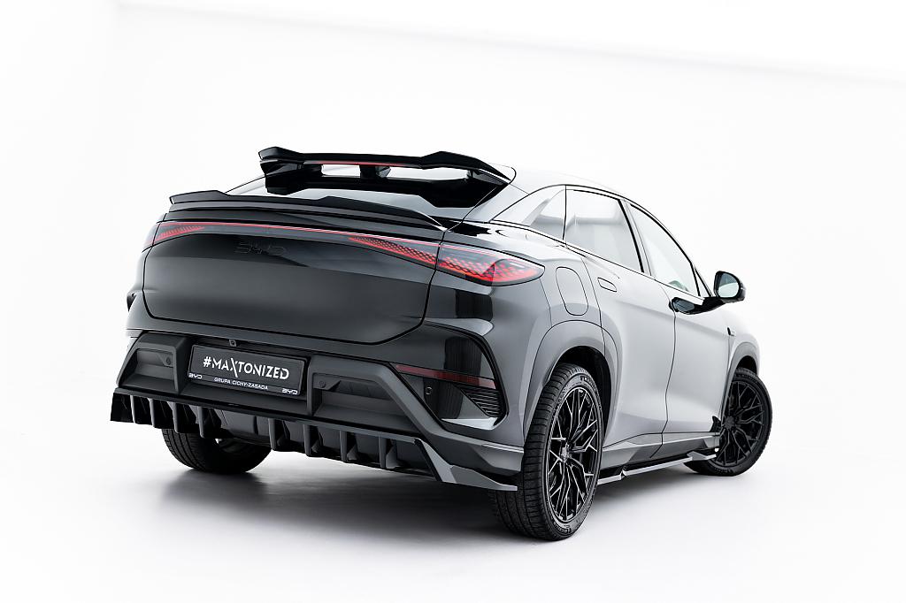 Zadn� spoiler n�razn�ku BYD Sealion 7 Mk1 s �ebrov�n�m