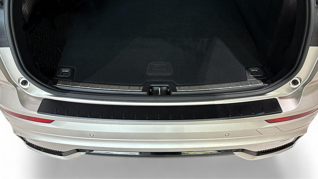 ALU kryt prahu zadn�ch dve�� pro Volvo XC60 II - �ern�