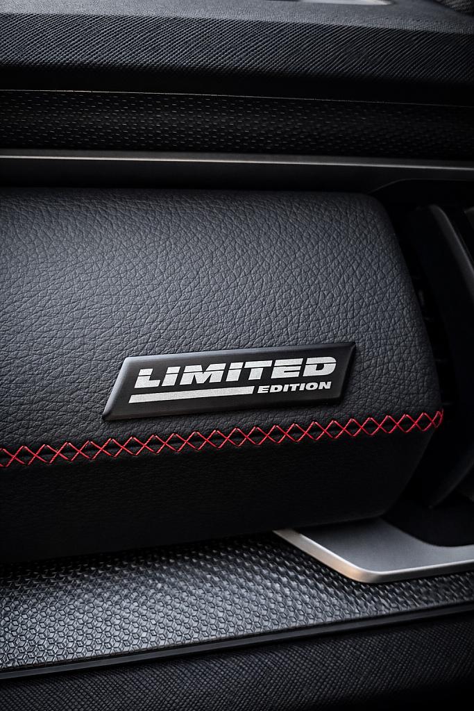 Samolep�c� interierov� �t�tek Limited Edition - �ern�