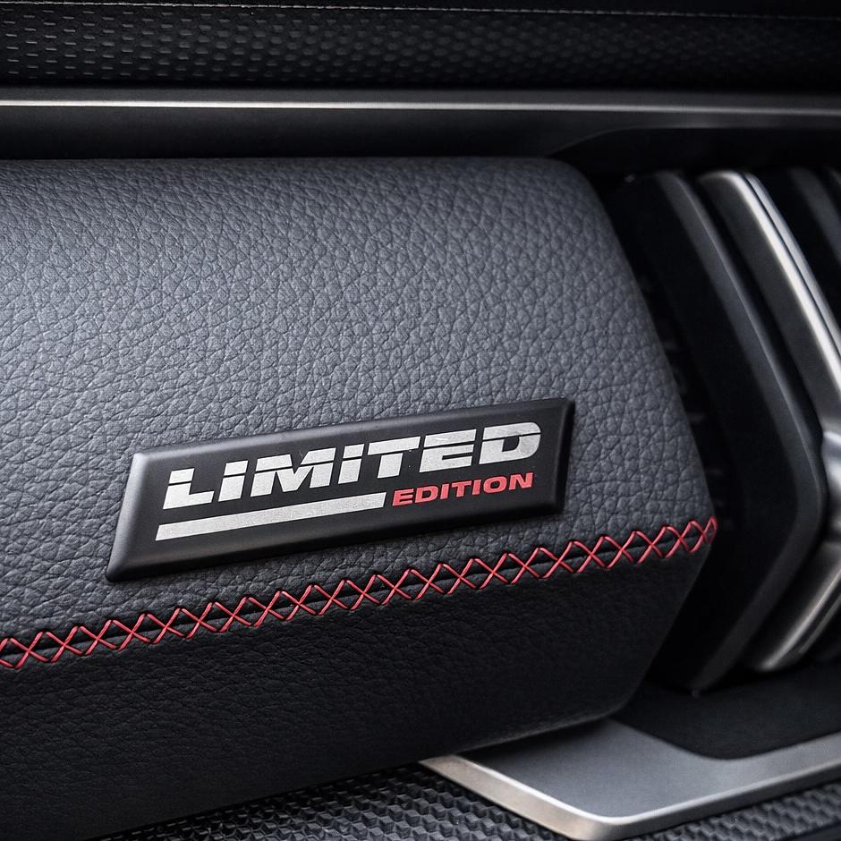 Samolep�c� interierov� �t�tek Limited Edition - �ern�