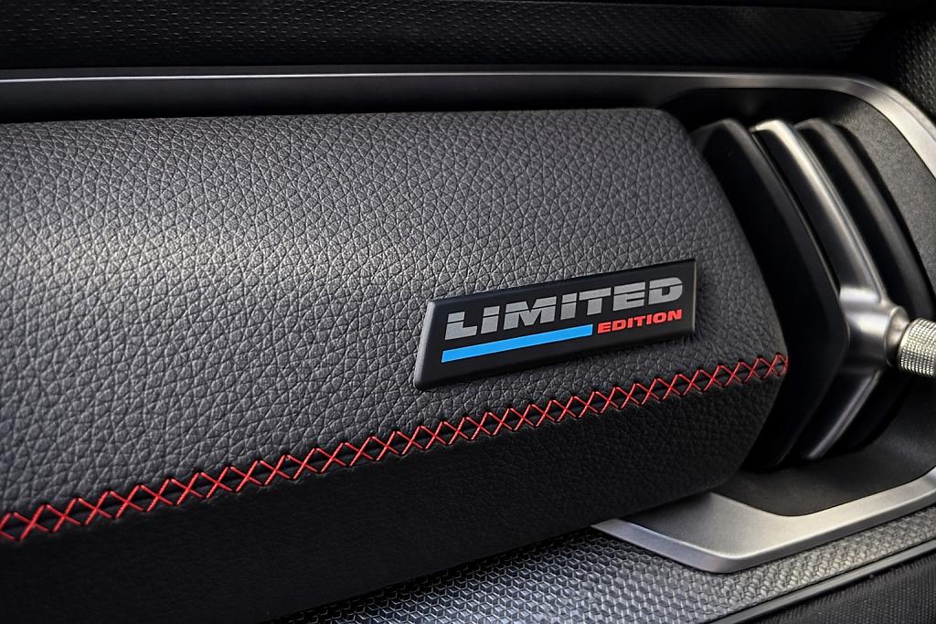 Samolep�c� interierov� �t�tek Limited Edition - �ern�