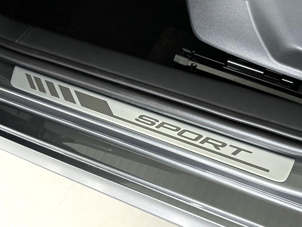 Dekorativn� kryty prah� s n�pisem SPORT pro �koda Fabia - st��brn�/ �ed�