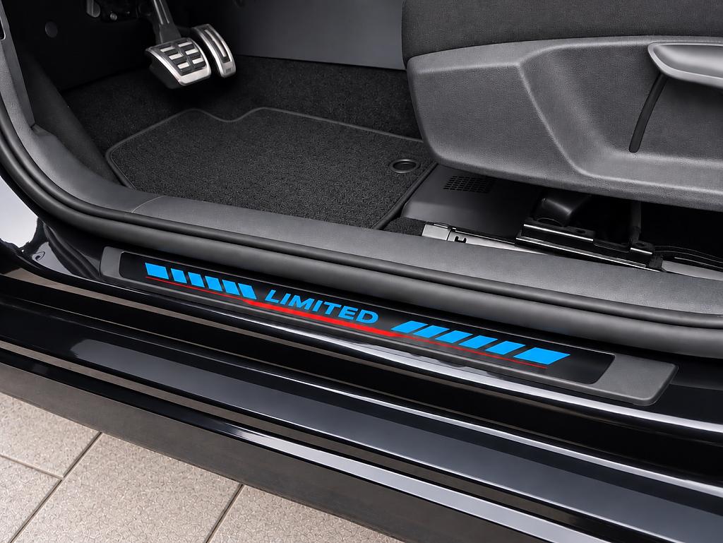 Dekorativn� kryty prah� s n�pisem LIMITED pro �koda Fabia III / IV - modr�
