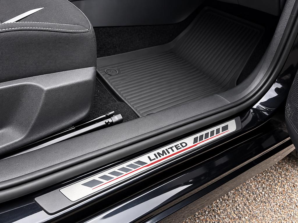 Dekorativn� kryty prah� s n�pisem LIMITED pro �koda Fabia III / IV - �erven�