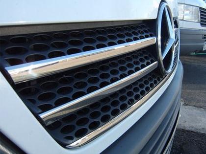 Li�ty p�edn� masky - nerez Mercedes Sprinter
