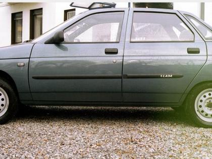 Li�ty dve�� Lada 110