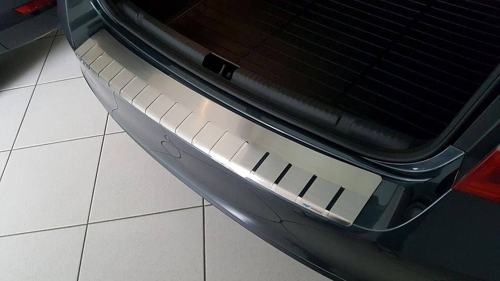 Kryt prahu p�t�ch dve�� - nerez �KODA RAPID sedan