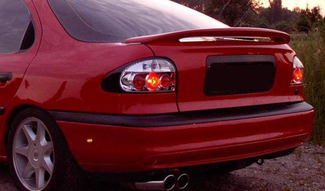 K��dlo - spoiler kufru Ford Mondeo I
